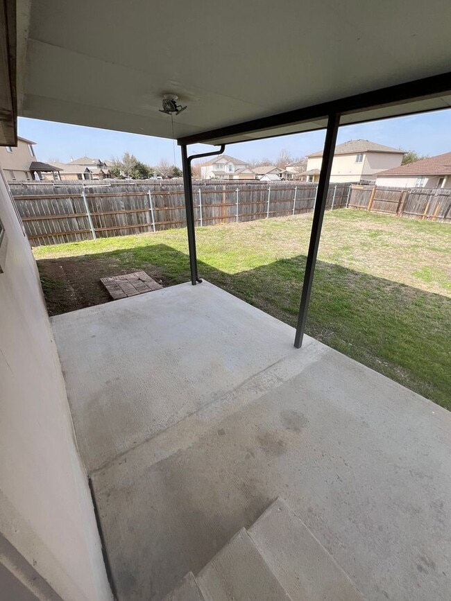 Building Photo - Spacious 4-Bedroom Home with Open Layout