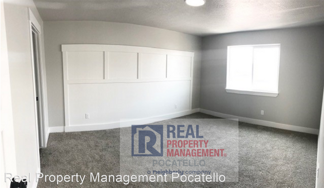 Building Photo - 3 br, 2.5 bath House - 159 Park Lawn #7