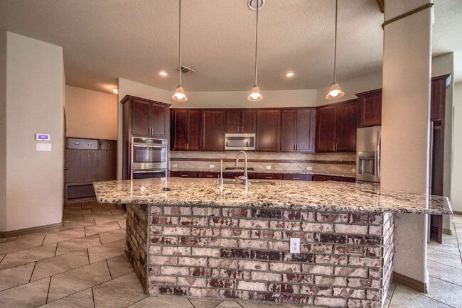 Building Photo - ****Go Big, Then Come Home to Comfort and Style!****