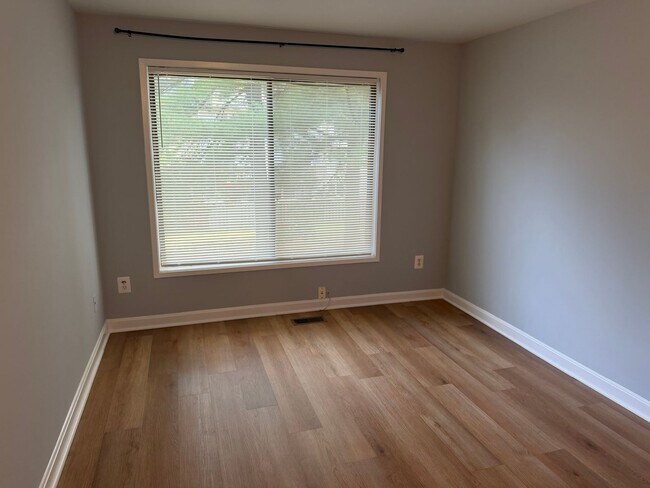 Building Photo - 8872 Welbeck Way