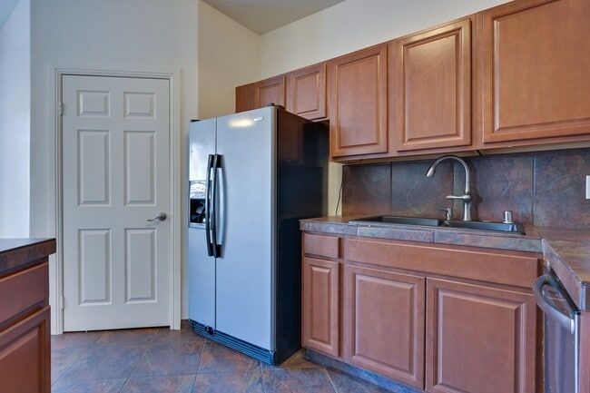 Building Photo - Guard Gated!!! Community Pool, Spa!!! Fitn...