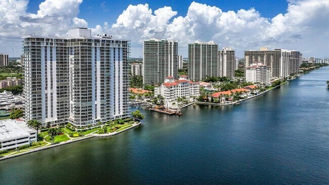 Building Photo - 19707 Turnberry Way