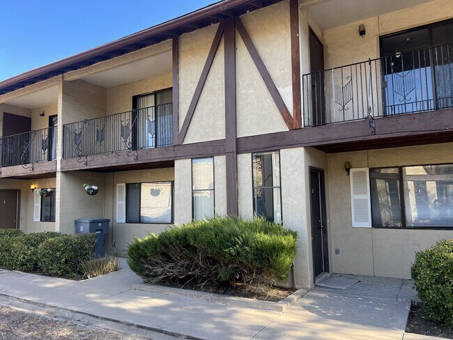 Building Photo - 797 W Mesa Verde Dr