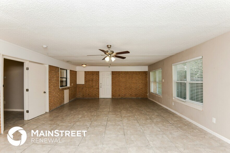 Building Photo - 1905 Christopher Dr