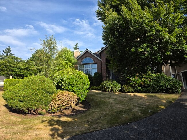 Building Photo - 15824 SE 59th Pl