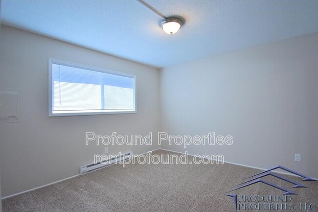 Building Photo - 706 NE 99th Ave