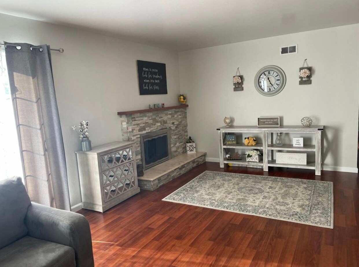 The other side with the FP - 2336 Aram Ave