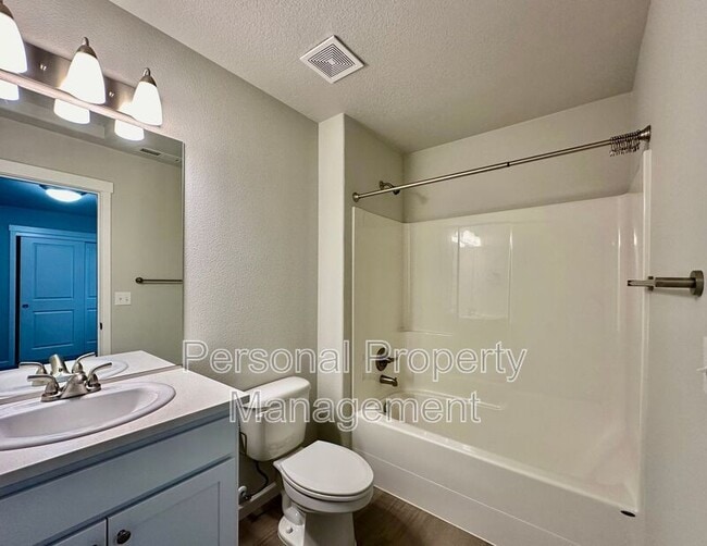 Building Photo - 11323 NE 25th St