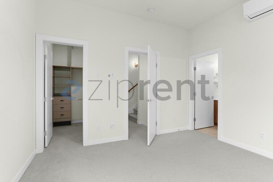 Building Photo - Unit B