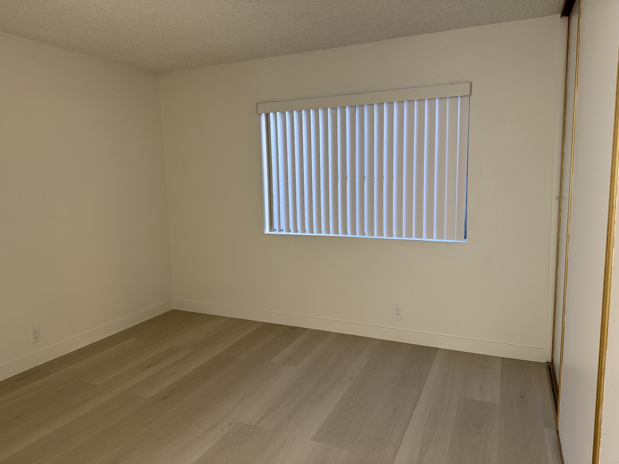 Building Photo - 256 S La Fayette Park Pl