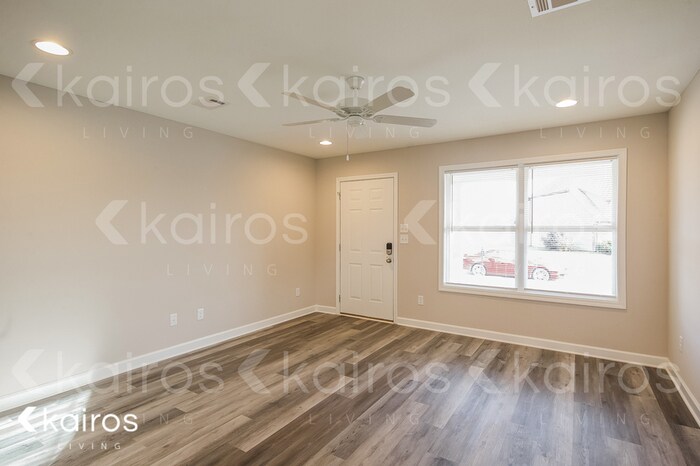 Building Photo - 1366 Maxwell Cir