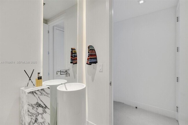 Building Photo - 10201 Collins Ave