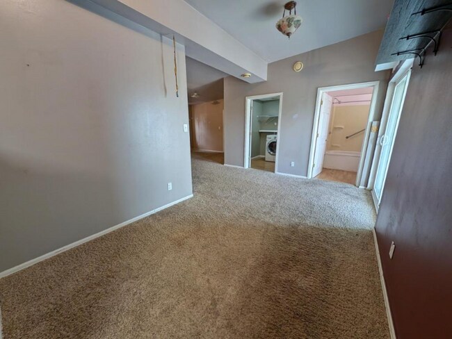 Building Photo - 406 W 4th Ave