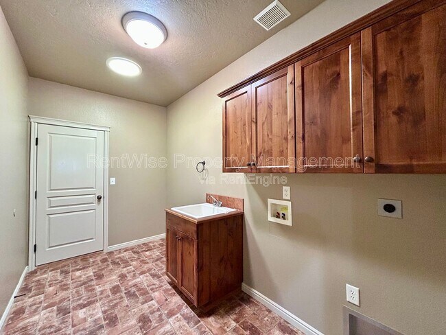Building Photo - 2253 W los Flores Dr