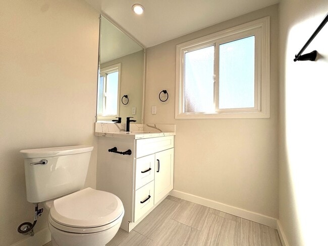 Building Photo - 1327-1329 Judah Street