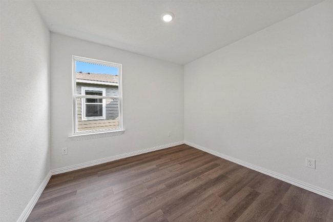 Building Photo - 2408 McKenzie Ave