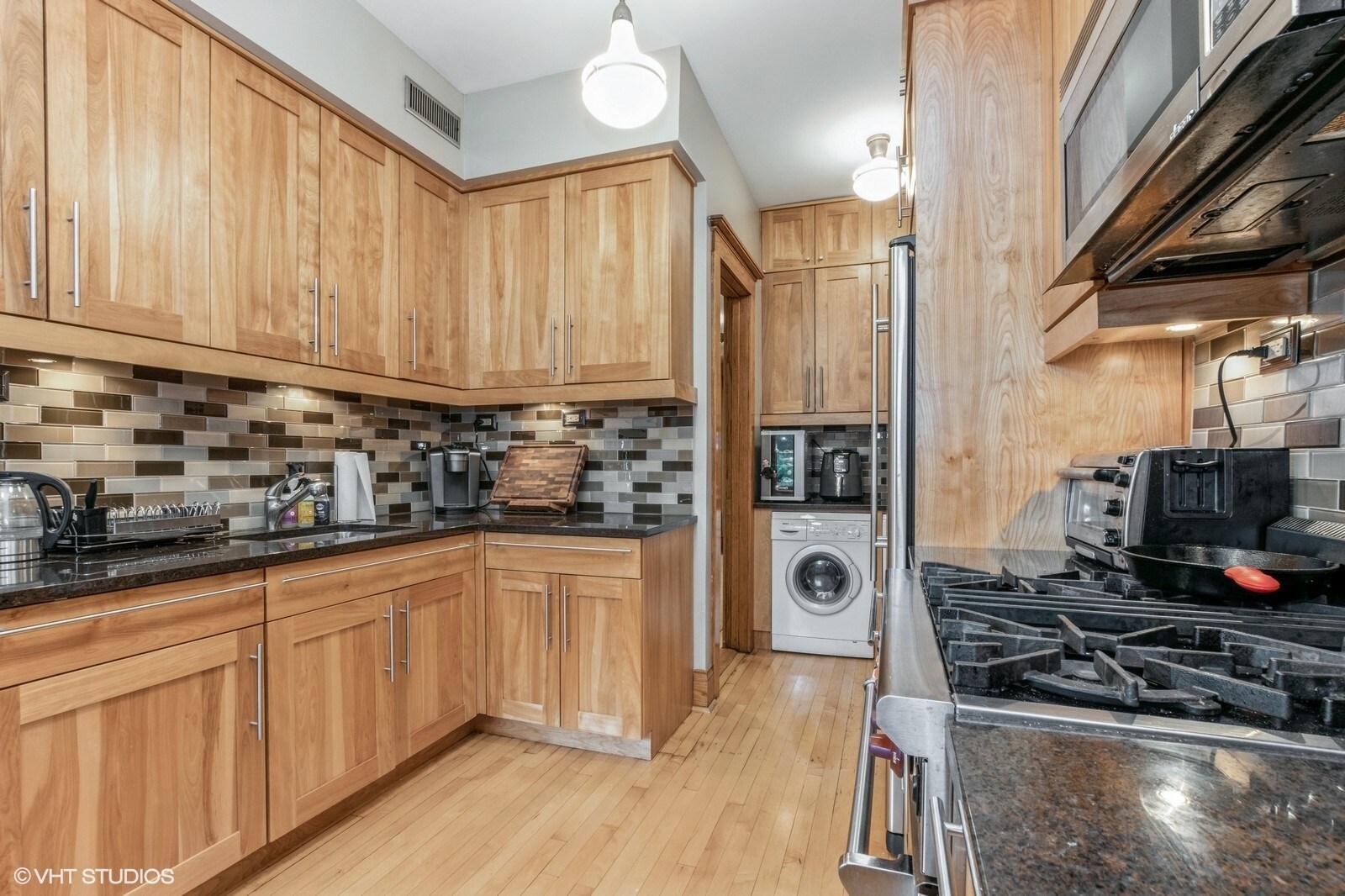 Brompton Apts - Kitchen - 725 W Brompton Ave