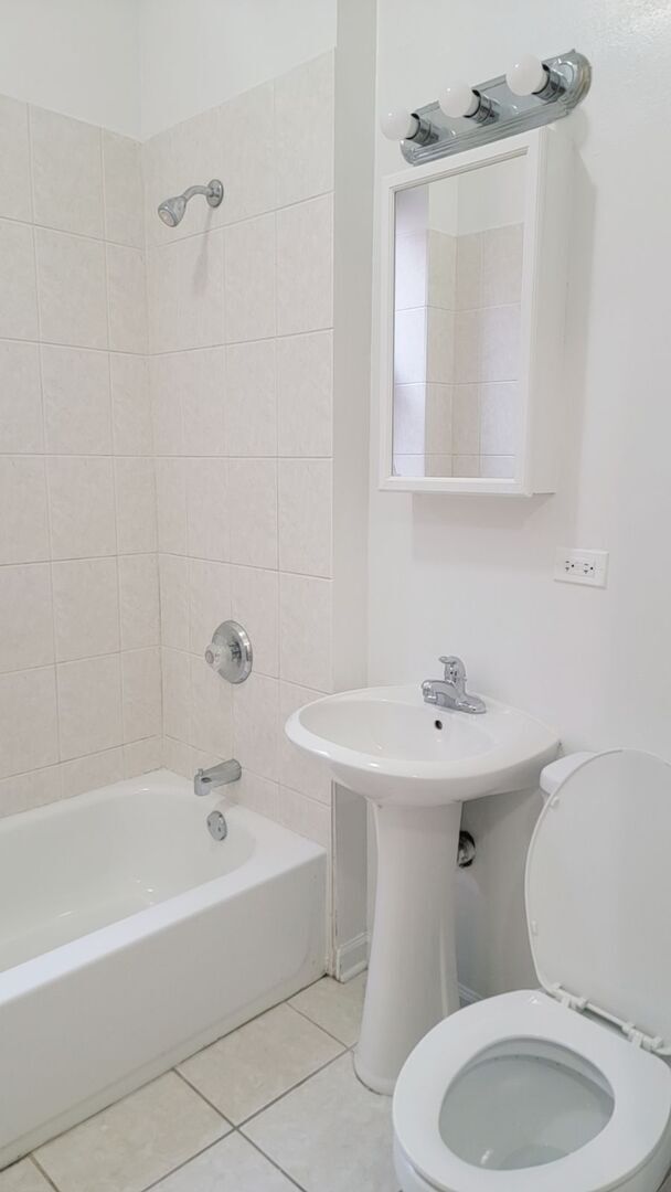 Building Photo - 4053 S Calumet Ave