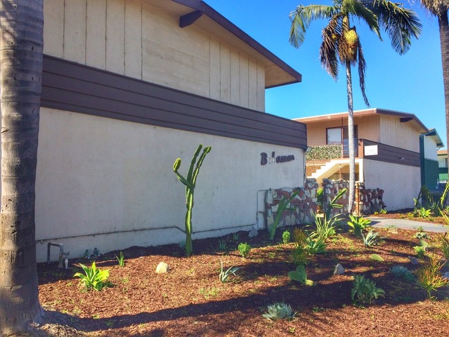 Building Photo - The Bahamas Apartments