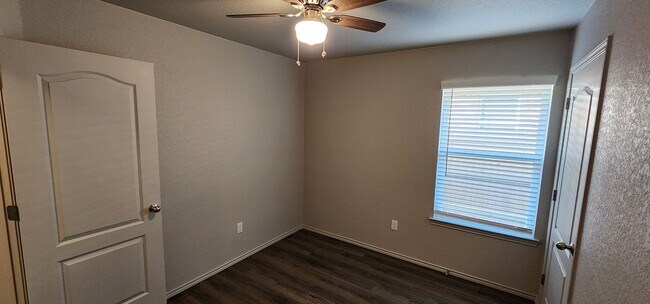 Building Photo - 3 Bedroom 2 Bath Duplex in Copperas Cove V...
