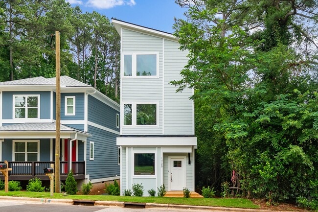 Building Photo - 1729 Crest Rd