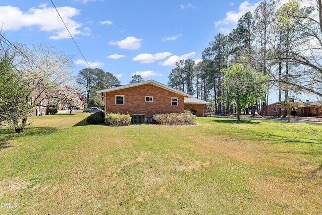 Building Photo - 1114 S 2nd St