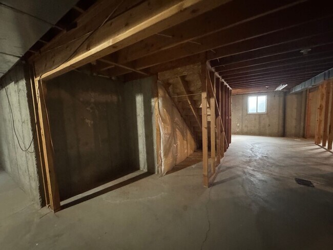 Building Photo - Charming 2 Bed, 2 Bath Duplex near Riverside State Park!