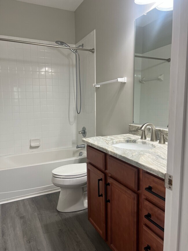 Building Photo - 305 Herons Cove