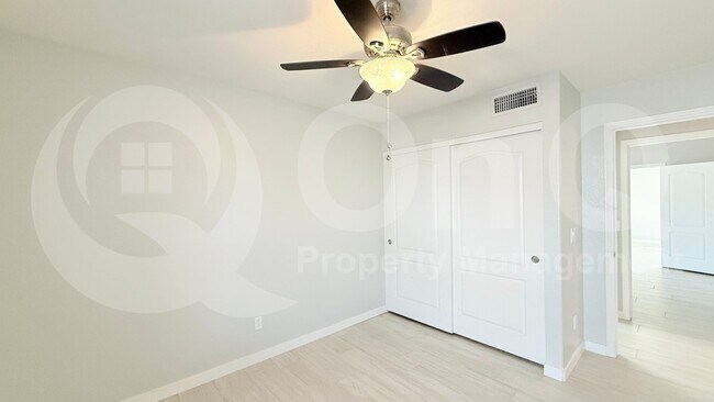 Building Photo - 1123 E Betsy Ln