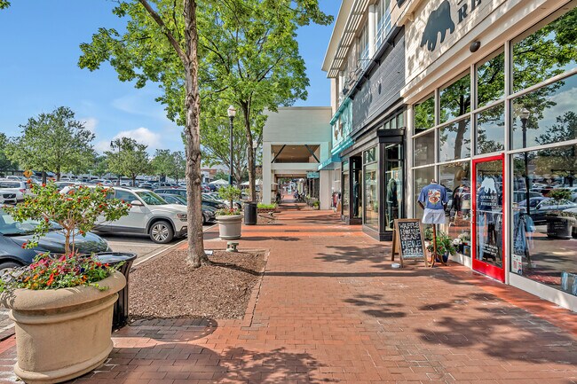 Building Photo - 1820 Park Dr