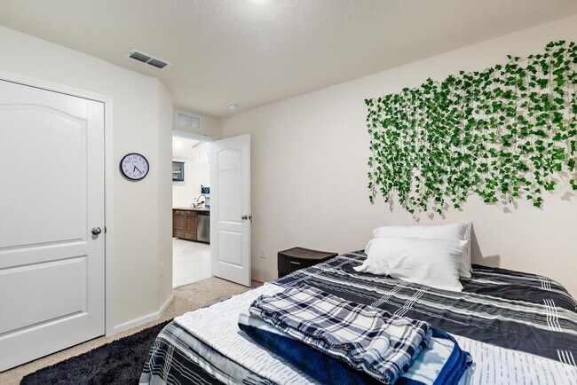 Building Photo - 86186 Mainline Rd