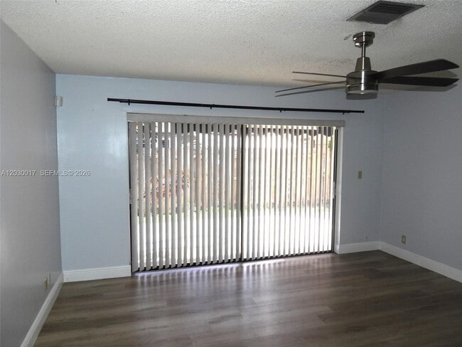 Building Photo - 9331 NW 33rd Manor