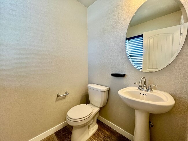 Building Photo - Beautiful 3 Bedroom Home in Lorson Ranch!