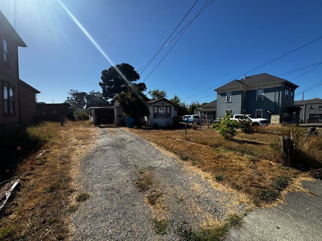 Primary Photo - 2134 Spring St