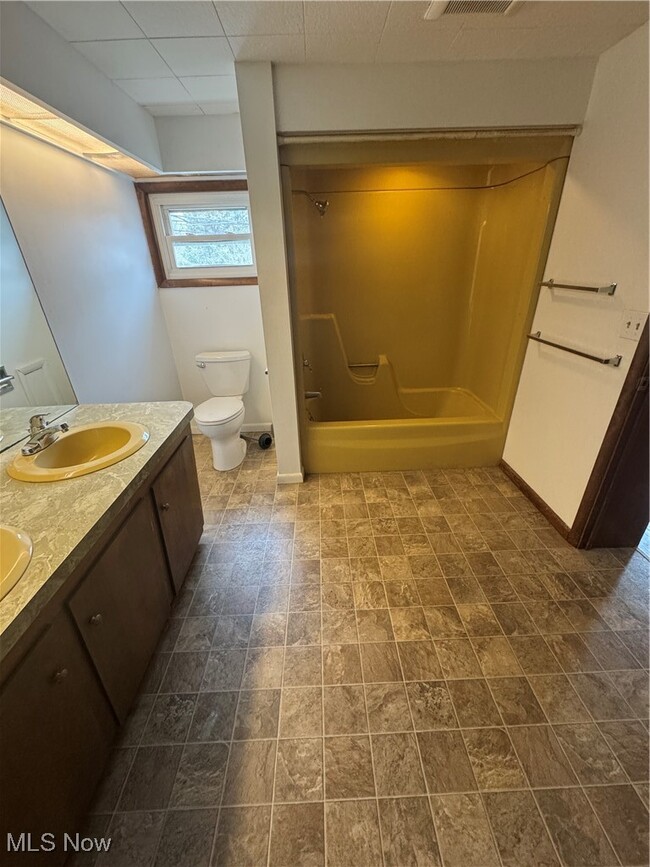 Building Photo - 541 Park Ave