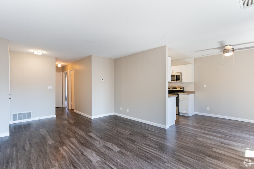 2BR, 2BA - 900SF - Somerset Apartments
