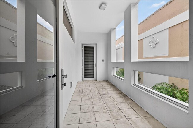 Building Photo - 455 E Palmetto Park Rd