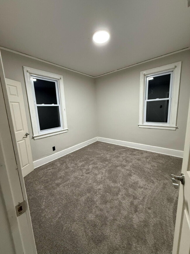 Building Photo - Bright & Cozy 3-Bed Duplex for Rent in Detroit