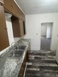 Building Photo - Bluff Street 708-710