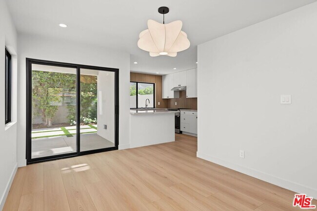 Building Photo - 5843 Whitworth Dr