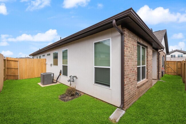 Building Photo - 2759 Sunny Briar Dr