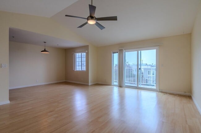Primary Photo - 1024 San Luis Cir