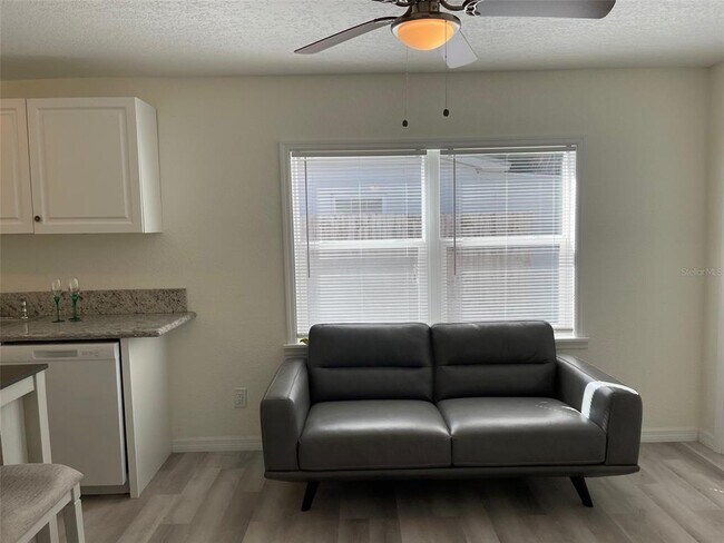Building Photo - 1130 Monaco Dr