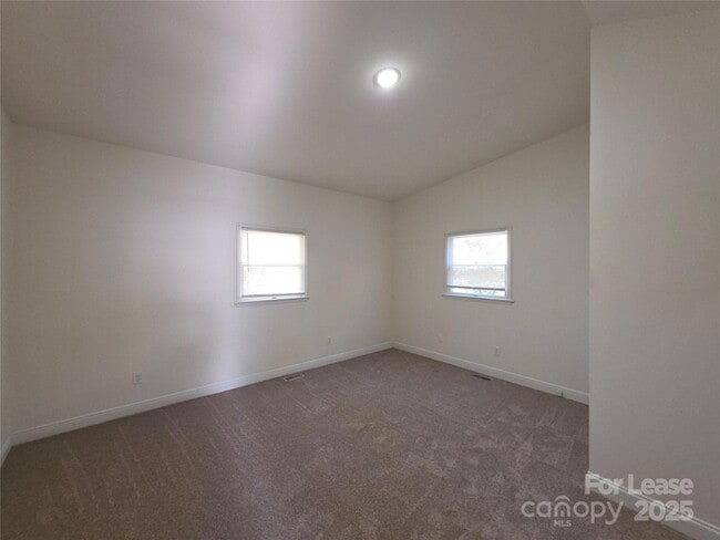 Building Photo - 412 Park Ave