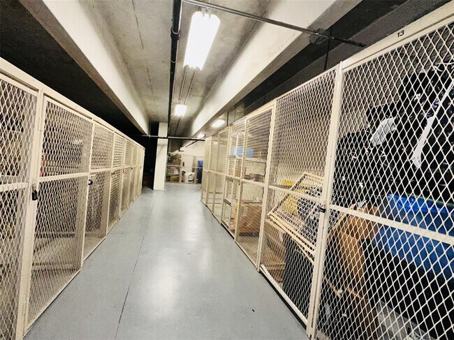 Building Photo - 101 S Eola Dr