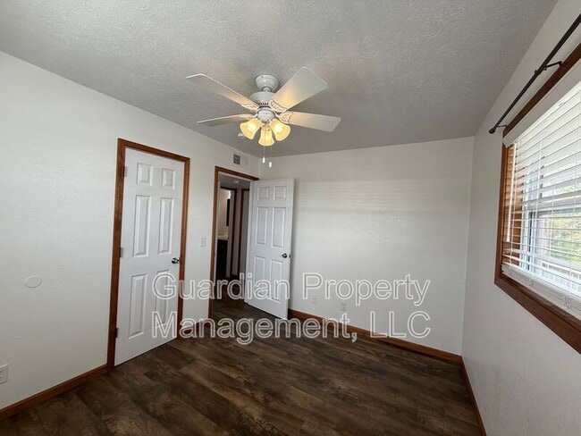 Building Photo - 1135 N College Dr