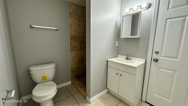 Building Photo - 6947 Clovis Rd