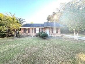 Building Photo - ** 3 bed 2 bath located in Millbrook ** Ca...