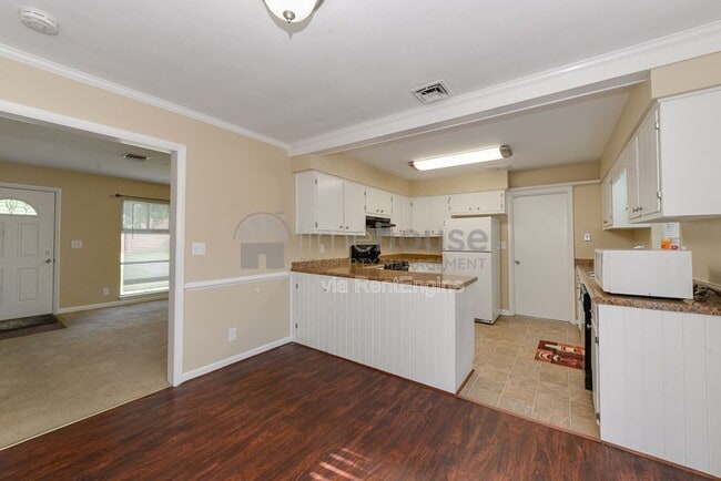 Building Photo - 290 Sedgefield Ave