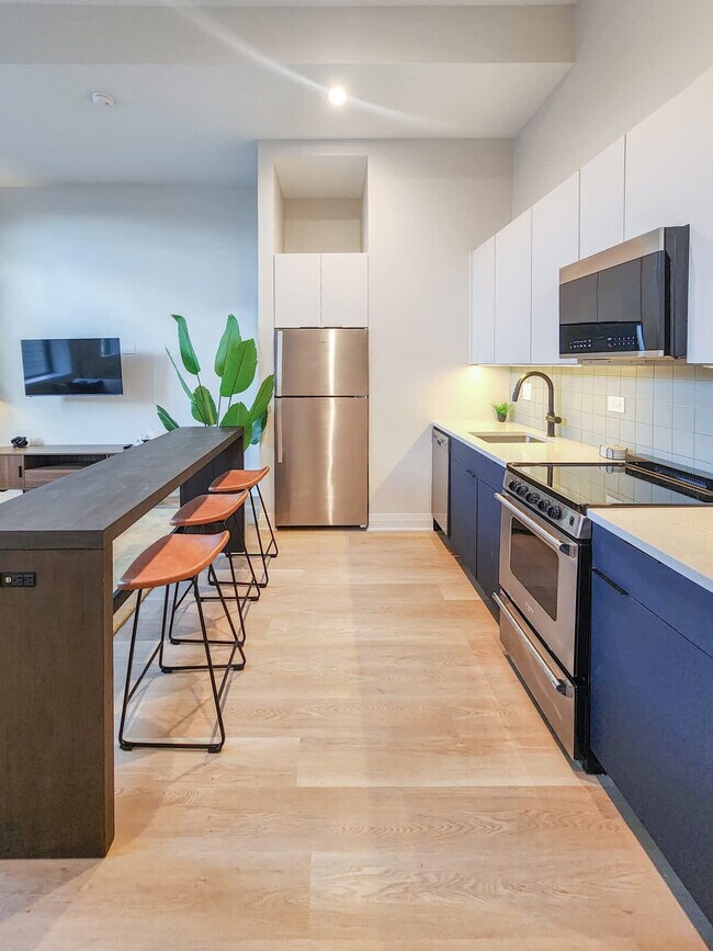 Building Photo - 1934 W North Ave